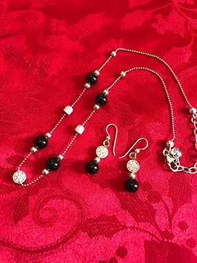 Beautiful Brighton Necklace and Earrings set